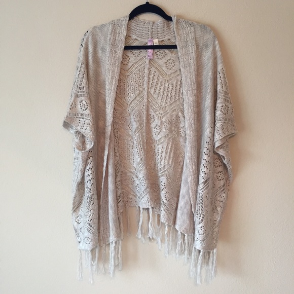 Francesca's Collections Sweaters - Beige crochet sweater vest women’s size small